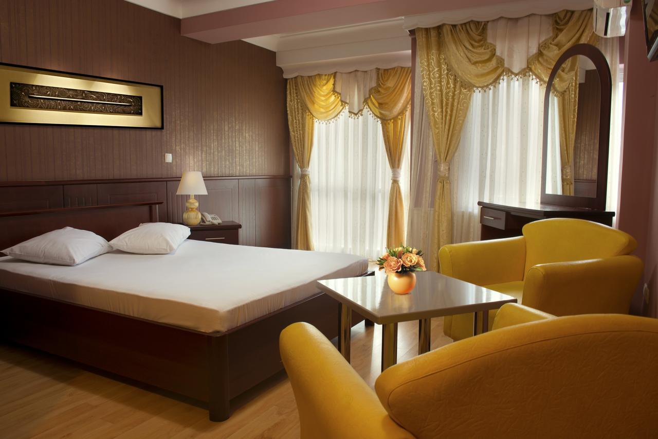 King Hotel Peje Exteriér fotografie